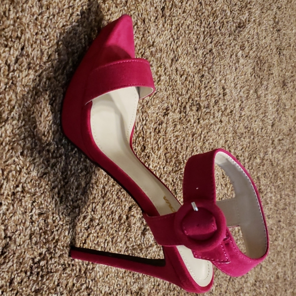 Fuchsia Heels - Picture 3 of 7